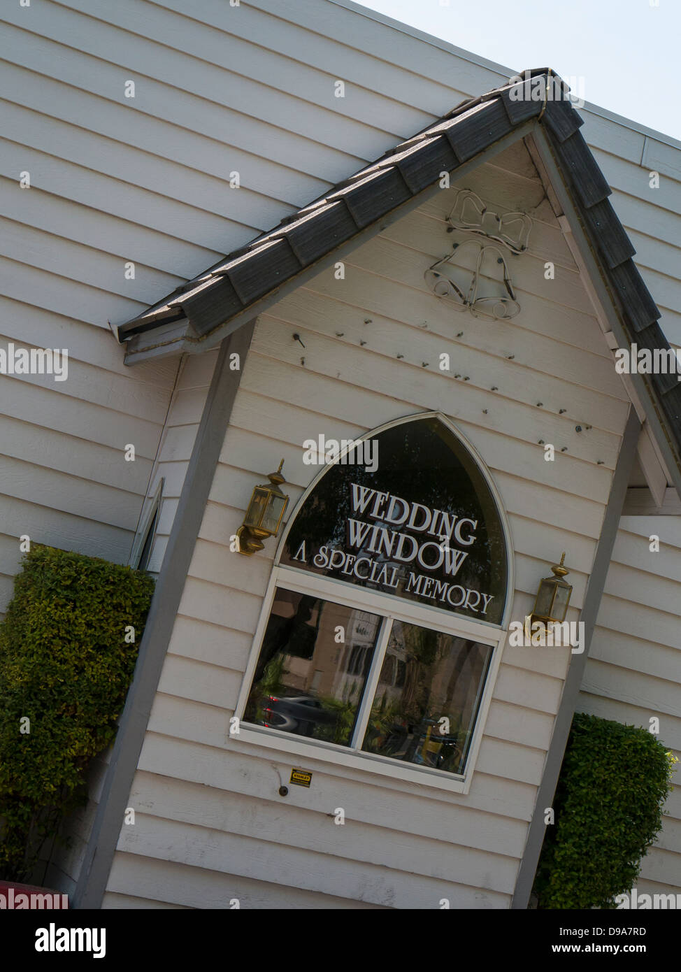 LAS VEGAS.NEVADA, USA - O3. JUNI 2013: Hochzeitsfenster in der Drive-up Las Vegas Wedding Chapel - Eine besondere Erinnerung Stockfoto