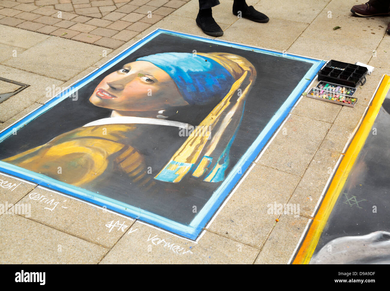 Streetart-Künstler-Version des Johannes Vermeers Mädchen mit dem Perlenohrring, Peterborough, England Stockfoto