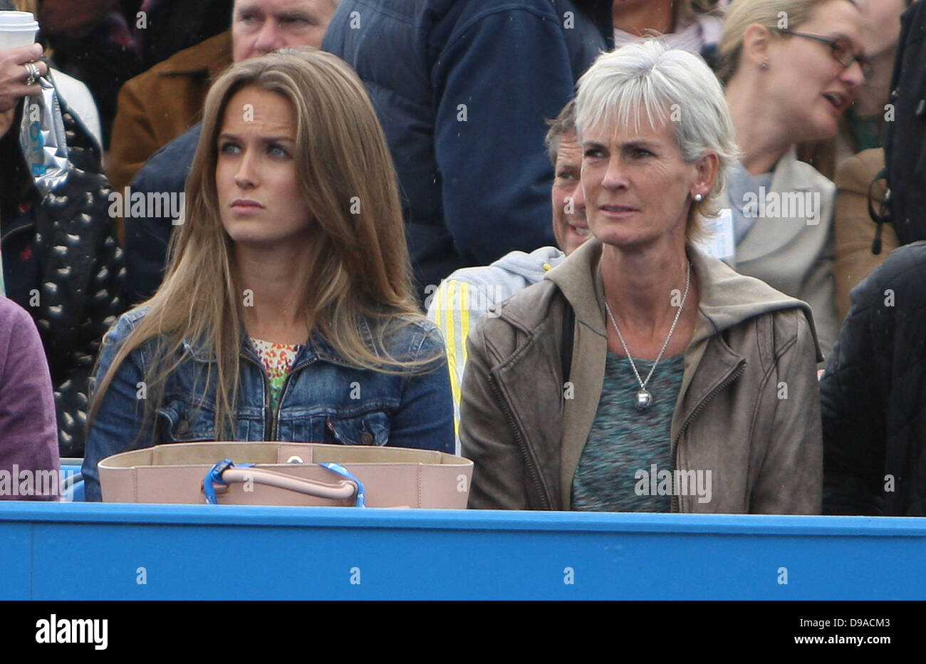 16.06.2013. London, England. L-R Kim Sears und Judy Murray vor dem Aegon Championships Finale von der Königin Stockfoto