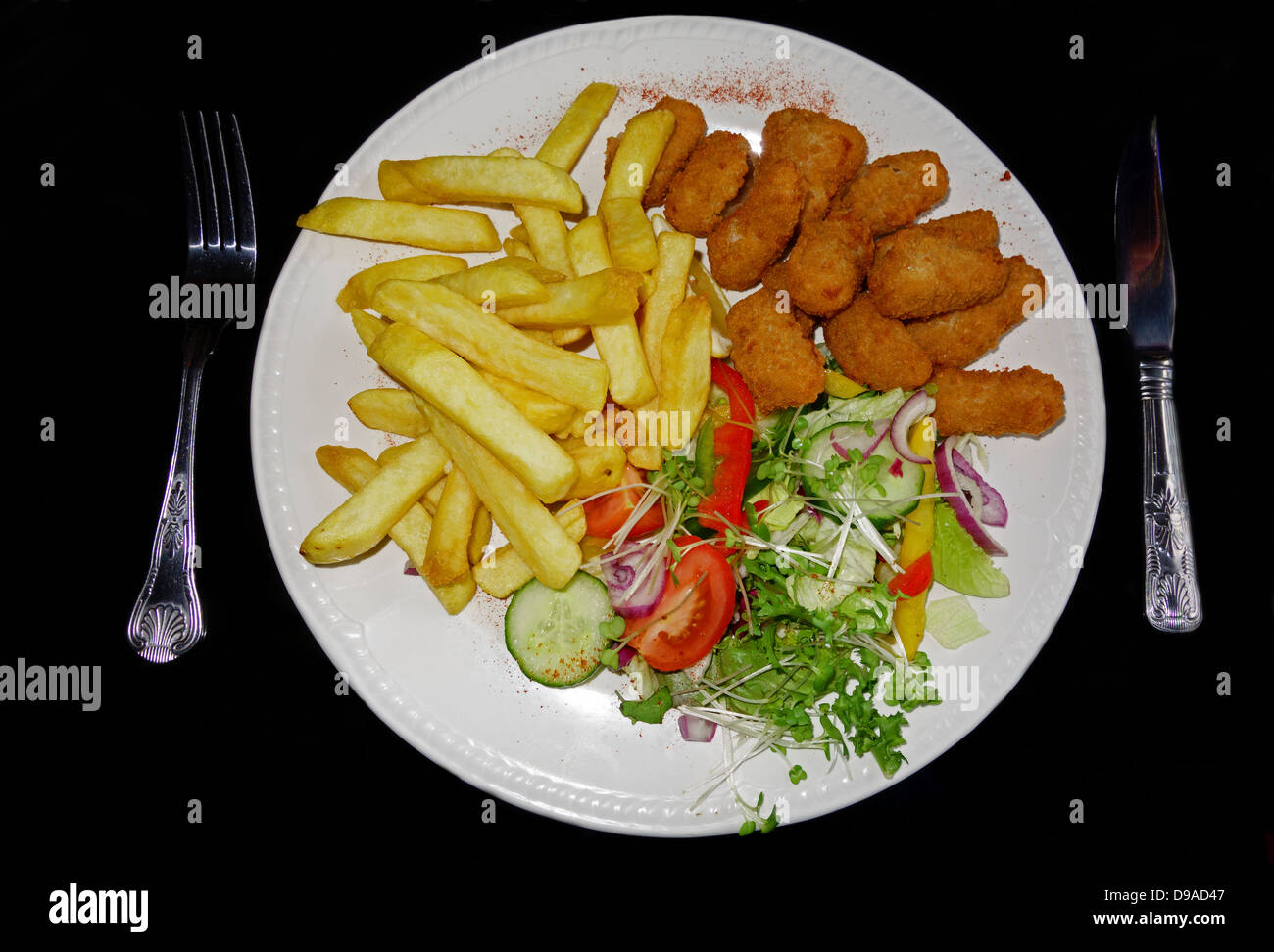 Scampi und Chips Essen Stockfoto