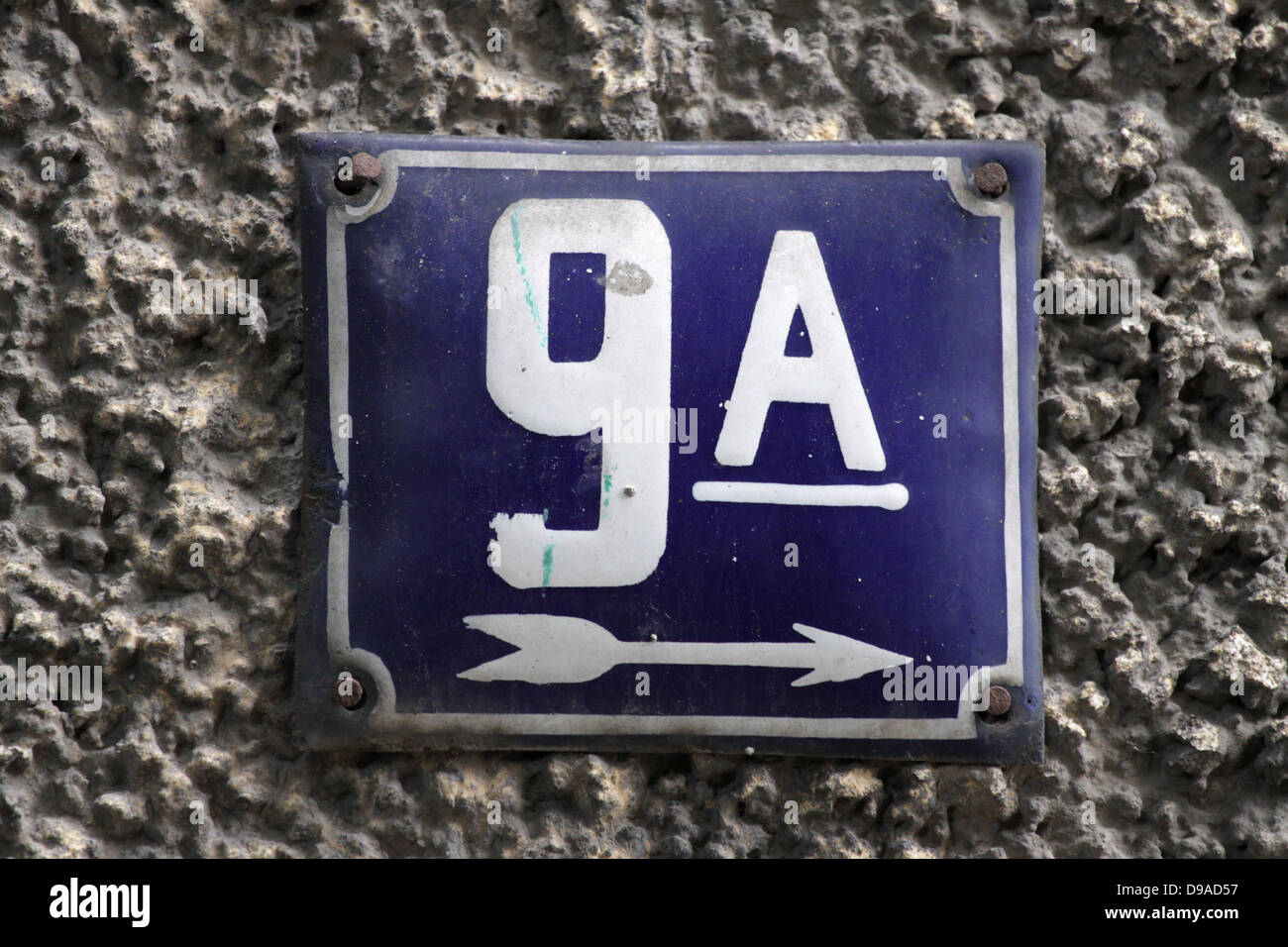 Hausnummern in verschiedenen Stilen und Farben (Konzept für Immobilien) Stockfoto