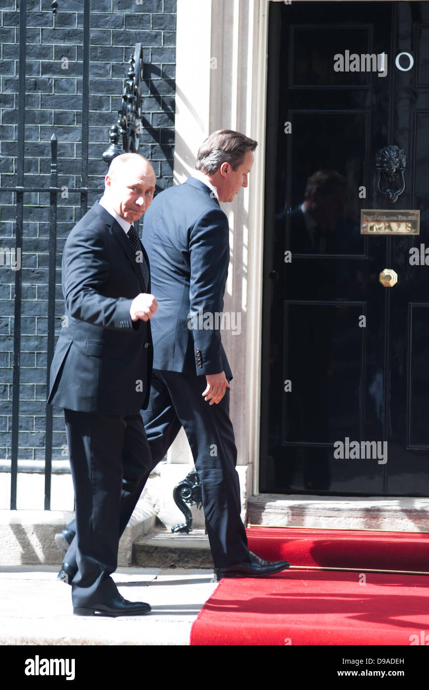 London, UK - 16. Juni 2013: Premierminister David Cameron trifft russischen Präsidenten Vladimir Putin in 10 Downing Street um Syrien vor G8 zu besprechen. Bildnachweis: Piero Cruciatti/Alamy Live-Nachrichten Stockfoto