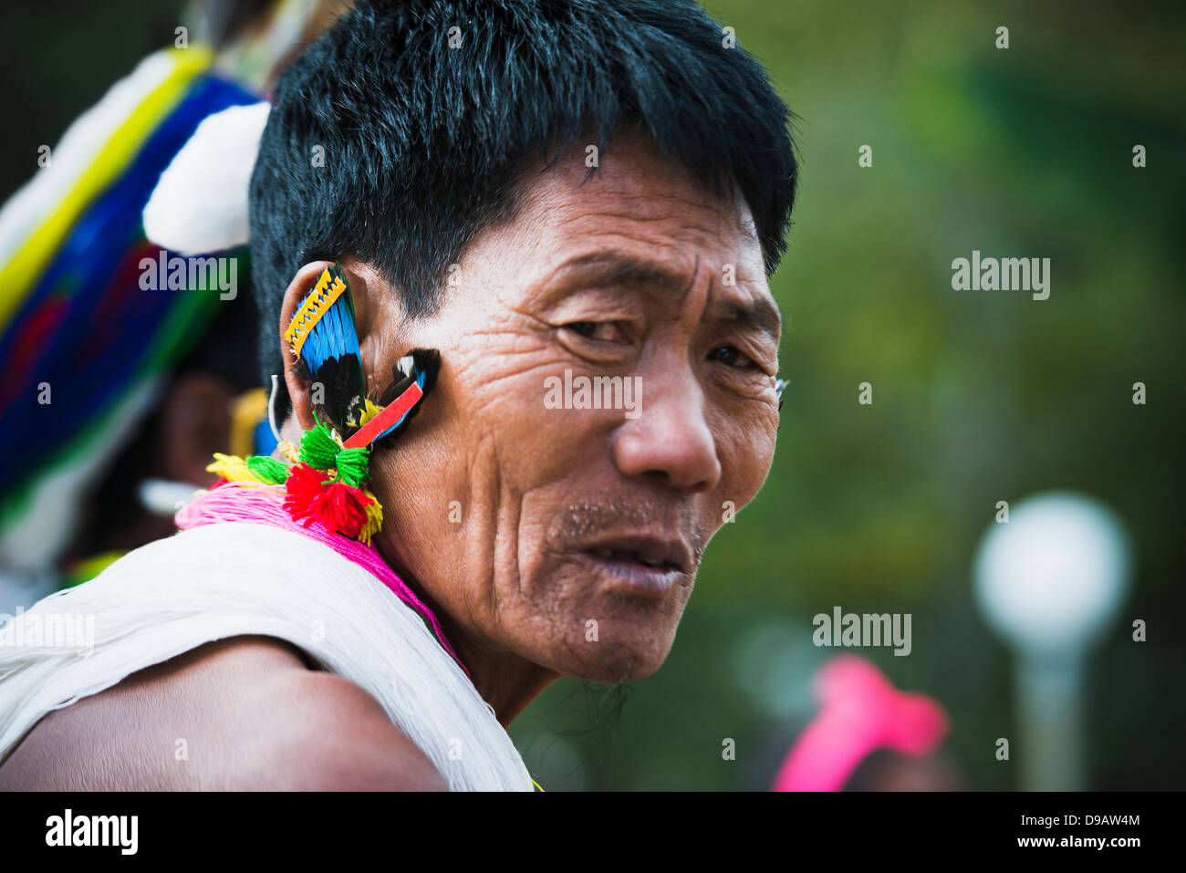 Naga tribal Mann in traditioneller Kleidung, Hornbill Festival, Kohima, Nagaland, Indien Stockfoto