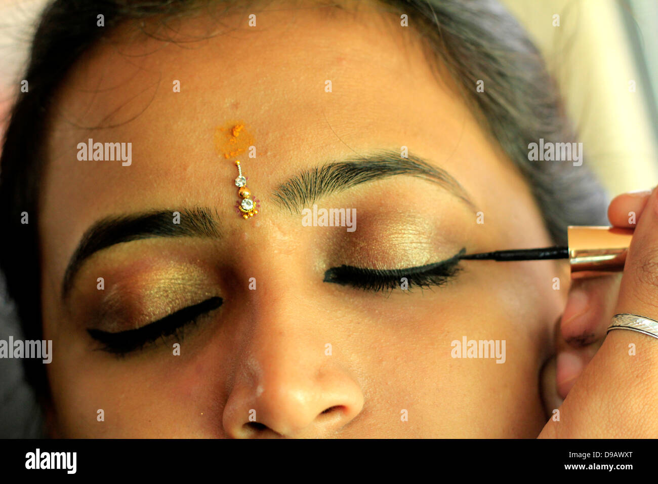 Augen-Make-up auf eine Kerala-Braut Stockfoto