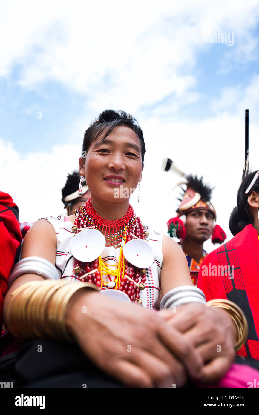 Naga-Indianerin in traditioneller Kleidung, Hornbill Festival, Kohima, Nagaland, Indien Stockfoto