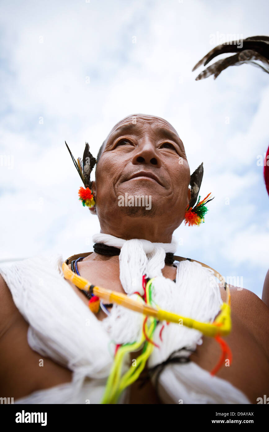 Naga tribal Mann in traditioneller Kleidung, Hornbill Festival, Kohima, Nagaland, Indien Stockfoto