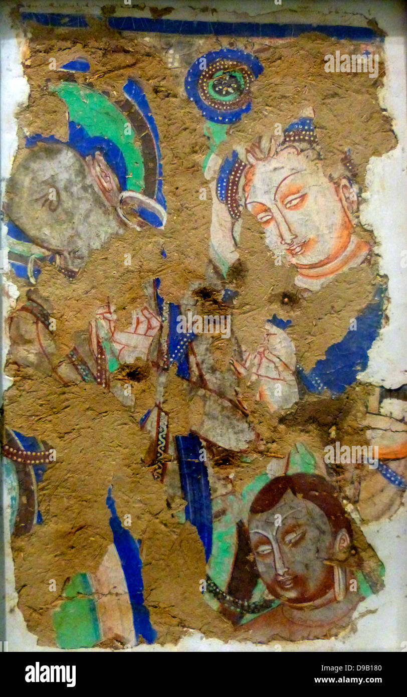 Fragment einer Wandmalerei aus der buddhistischen Höhle 500-600. Dieses Fragment von der Kizil Grotten gibt einen Einblick in die reiche Tradition des Zentralasiatischen Buddhistischer Malerei. Kazil war ein wichtiges buddhistisches Zentrum, es auf der nördlichen Seidenstraße durch pilgernde Mönche auf dem Weg zur heiligen Stätten in Indien zu besuchen. Seine Höhlen wurden reich mit Gemälden geschmückt. Stockfoto