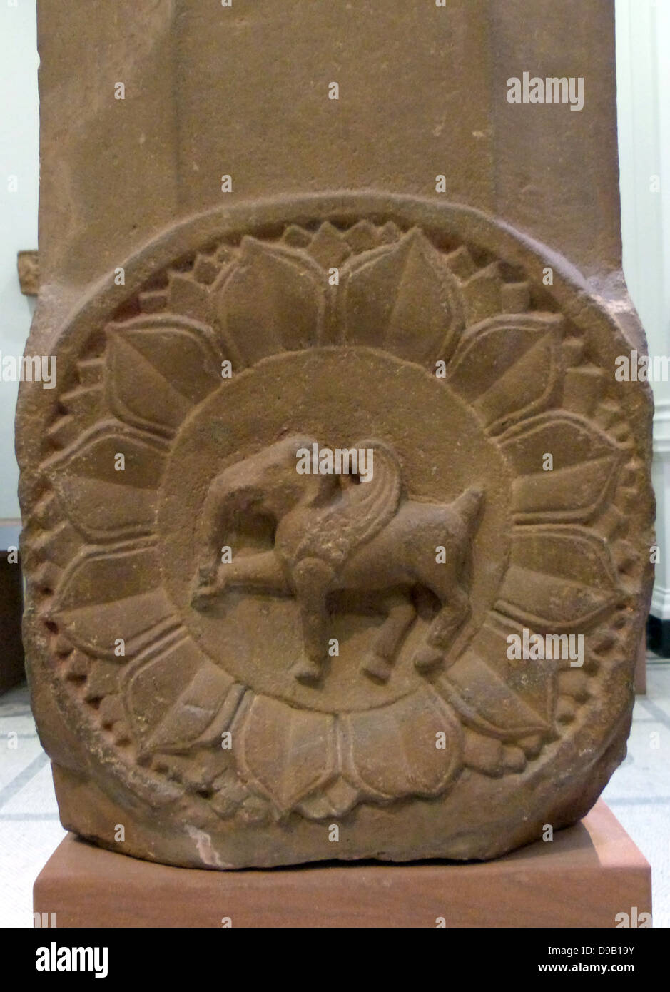 Säule aus der buddhistischen Baum Heiligtum in Bodhgaya 1-100. Shunga Zeitraum. Der Buddha die Erleuchtung unter einem Bodhi-Baum. Der Standort dieses Baumes wurde später ein Schrein, durch ein Geländer, den Weg des Ritual runden die Pilger zu Fuß zu markieren. Stockfoto