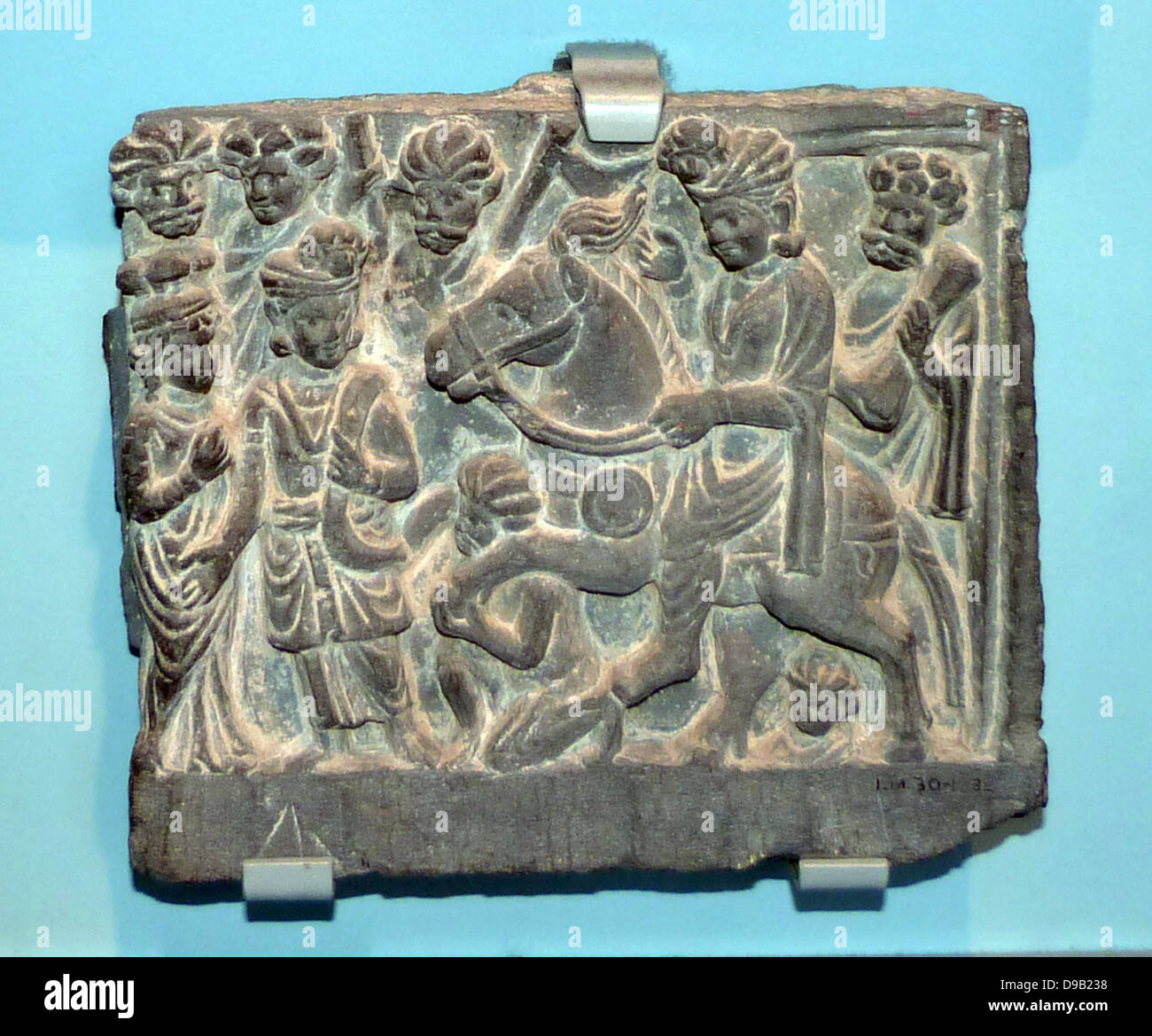 Die große Abfahrt von Buddha. AD 100-300 Antiken Gandhara, Pakistan, Schiefer. Prinz Siddhartha Gautama (Buddha) wird gezeigt, wie Er sich heimlich in der Nacht fährt von der Stadt seines Vaters von Kapilavastu. Er reitet sein Pferd Kanthaka, deren Hufe vom Boden durch die Götter gehalten werden. Stockfoto