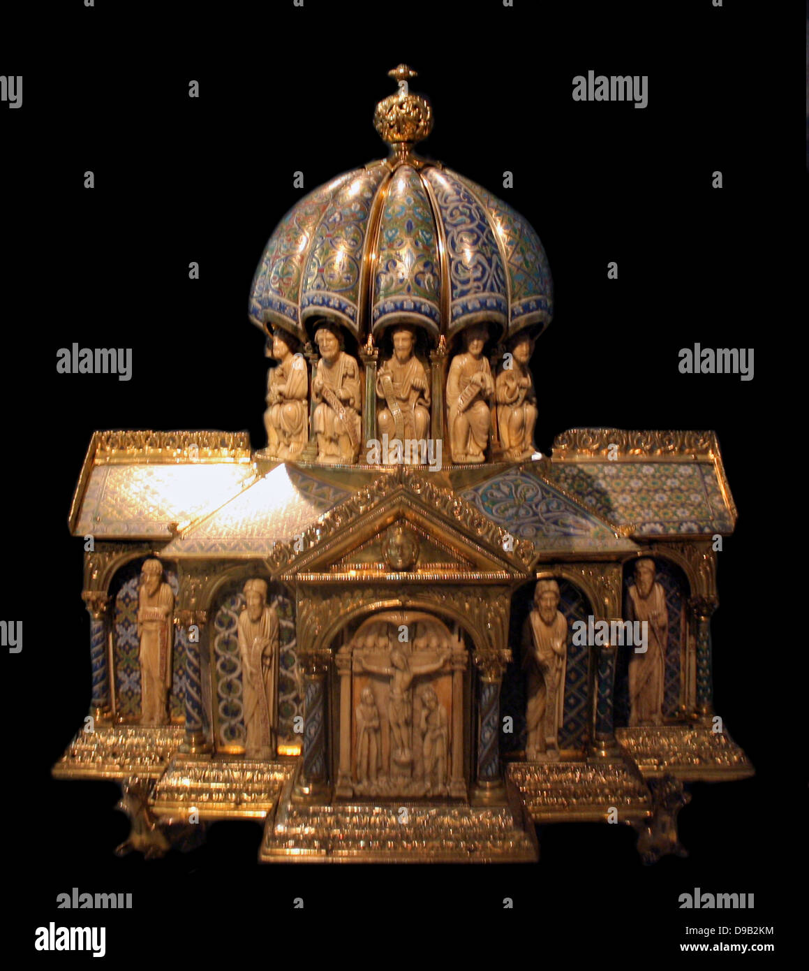 Wohnung circa 1180. Dieser romanischen Goldschmiede' Arbeit und Carving verbindet vielfältige laub muster mit Zahlen, die klassisch inspiriert sind. Seine Funktion ist viel diskutiert worden. Die Ikonographie, oder Gegenstand der Materie Zentrum Christi Erlösung der Menschheit, die Erfüllung der alttestamentlichen Prophetie. Dies zeigt an, dass die Wohnung wahrscheinlich das geweihte Brot für die Messe untergebracht Stockfoto