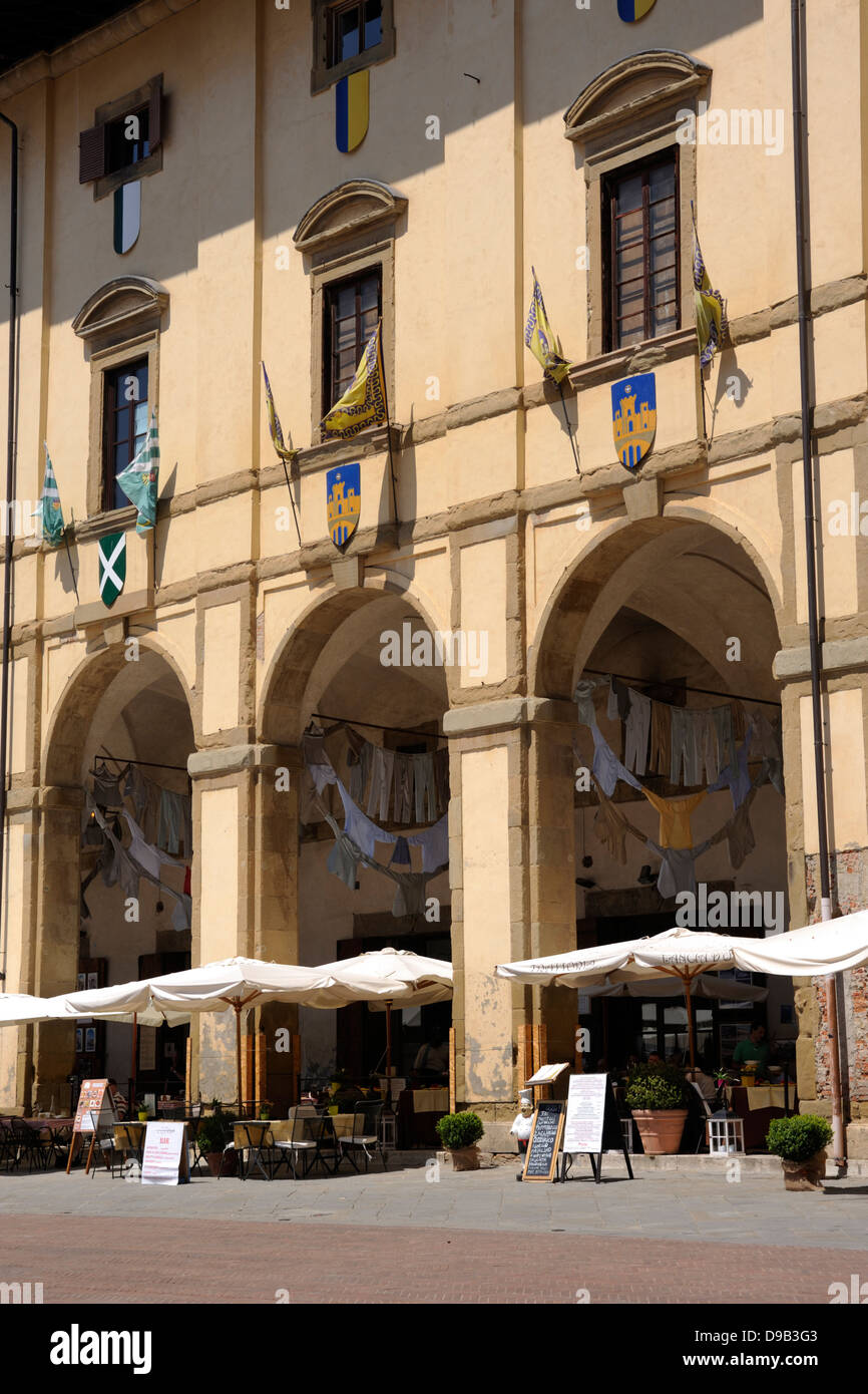 Italien, Toskana, Arezzo, Piazza Grande, Palazzo delle Logge entworfen von Giorgio Vasari Stockfoto