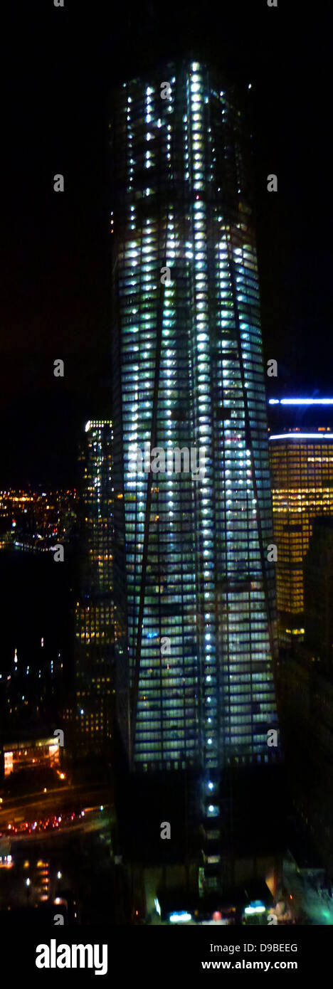 Das One World Trade Center (vormals prägte den "Freedom Tower" steigt auf 1.368 Fuß (417 m), die Höhe des ursprünglichen World Trade Center North Tower, und die Antenne wird in die symbolische Höhe von 1.776 Fuß (541 m). Die Höhe der Antenne bezieht sich auf 1776, das Jahr, in dem die Vereinigten Staaten die Unabhängigkeitserklärung unterzeichnet wurde. Re-stündigen dem Terroranschlag auf das World Trade Center am Ground Zero, New York, im September 2011. Stockfoto