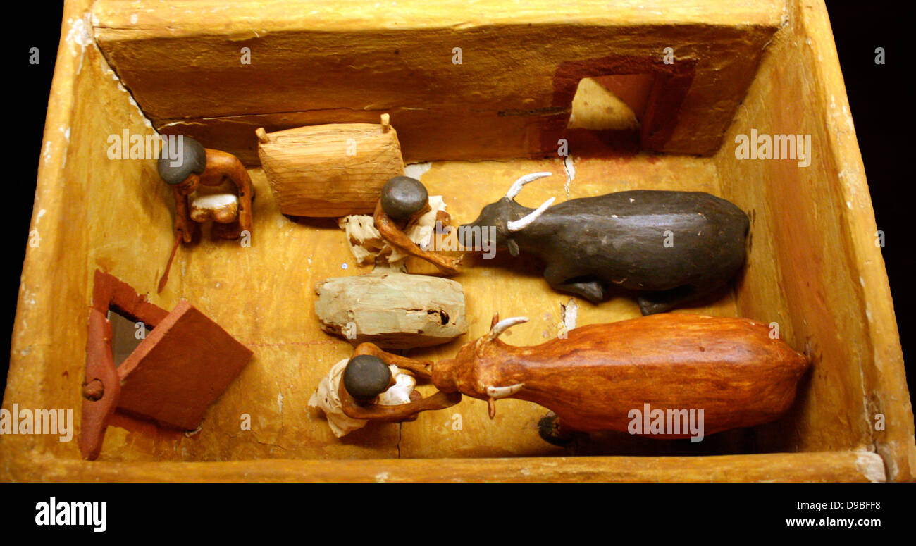 Rinder stabil, Dynastie 11, c.2009-1998 b.c.  Rinder werden zur Schlachtung gemästet. Stockfoto