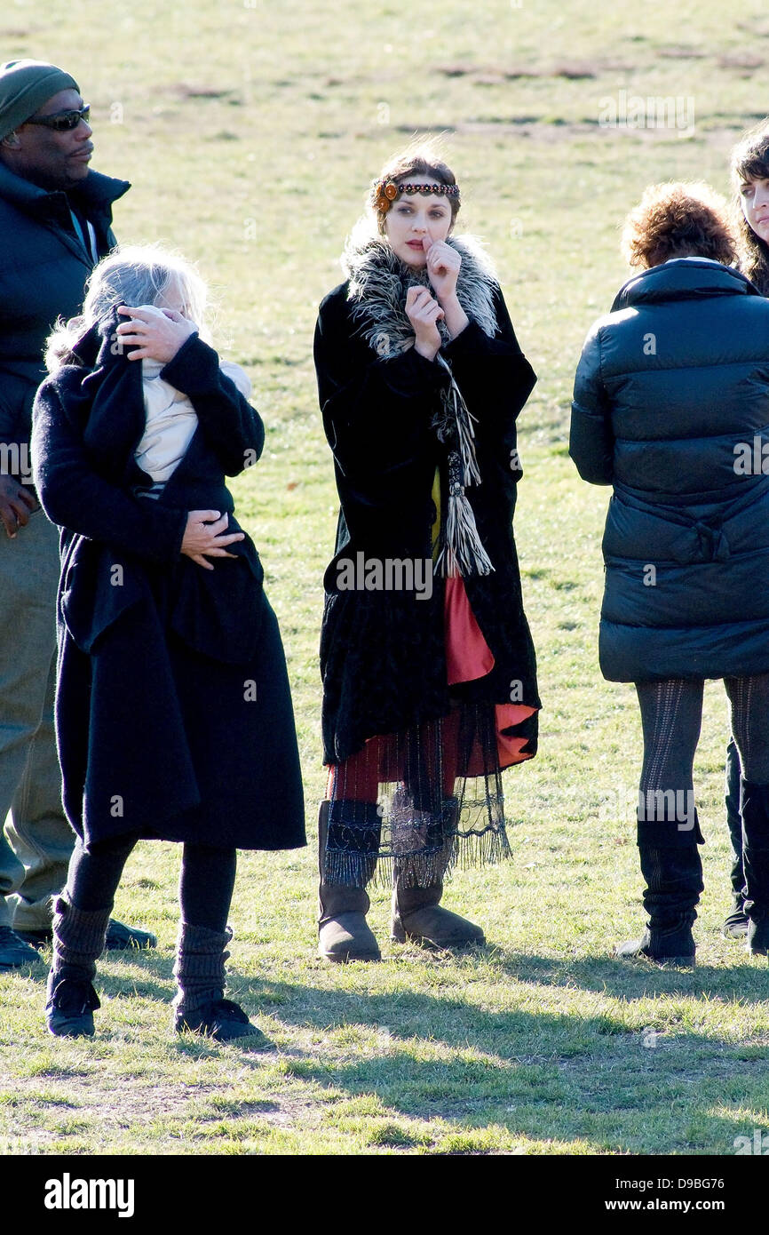 Marion Cotillard Dreharbeiten "Untitled James Gray Project" vor Ort in Prospect Park in Brooklyn. New York City, USA - 31.01.12 Stockfoto