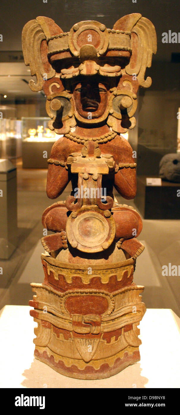 Maya Pfanne. Sitzende Figur Pfanne (Incensario) Mexiko oder Guatemala. Maya 3rd-6th century. Keramik. Die große Keramik Pfannen als Tempel Möbel in den tropischen Wäldern der Maya Tiefland verwendet werden, unter der die meisten comples Skulpturen in gebranntem Ton durch diese künstlerisch begabten alten Menschen gemacht. Stockfoto