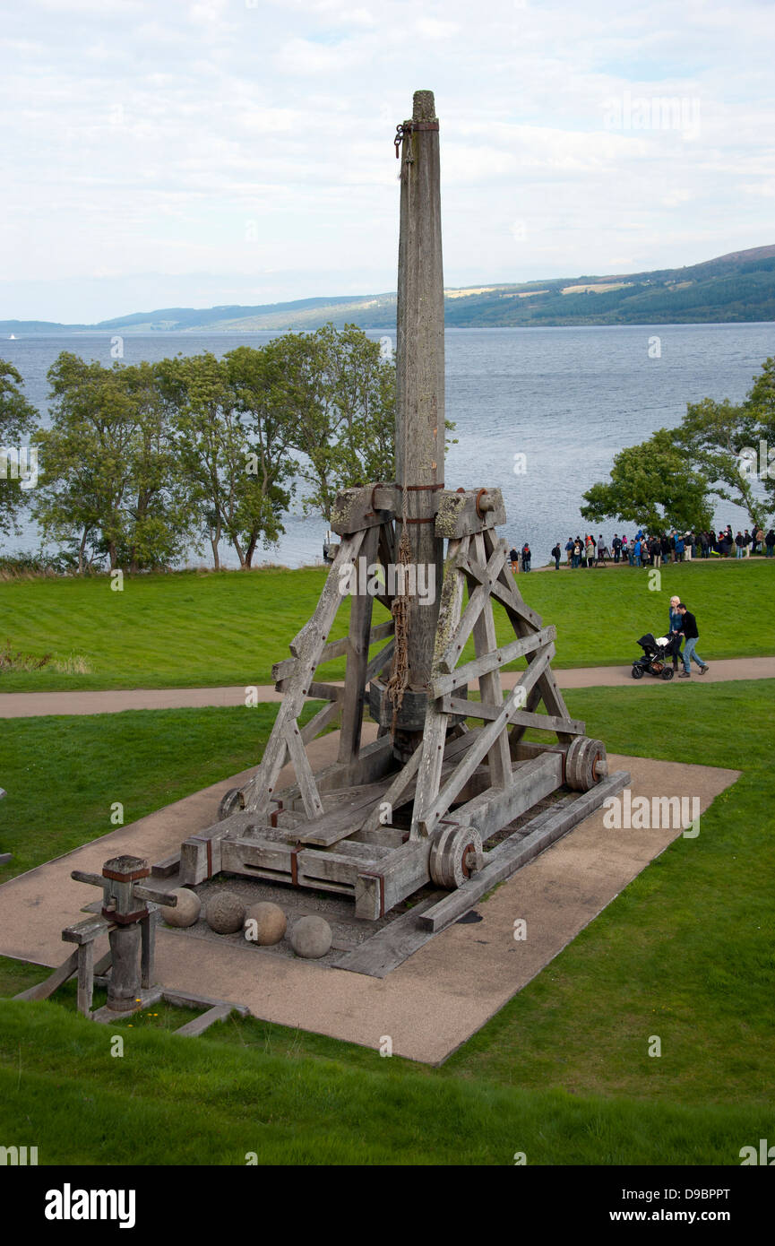Trebuchet, Urquhart Castle, Loch Ness, Highland, Schottland, Großbritannien, Europa, Tribock, Urquhart Castle, Loch Ness, Highland Stockfoto