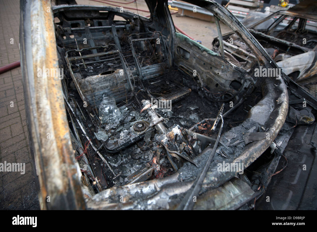 Überreste der ausgebrannten Auto Feuer Brandstiftung Stockfoto