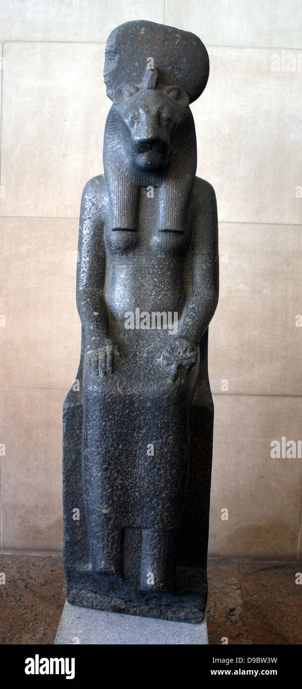 Statue der Göttin Sachmet, Neues Reich, 18. Dynastie, Amenhotep 111. (Ca. 1390-1152 v. Chr.) Granodiorit. Von Theben, wahrscheinlich an der Tempel der Mut in Karnak gefunden. Stockfoto