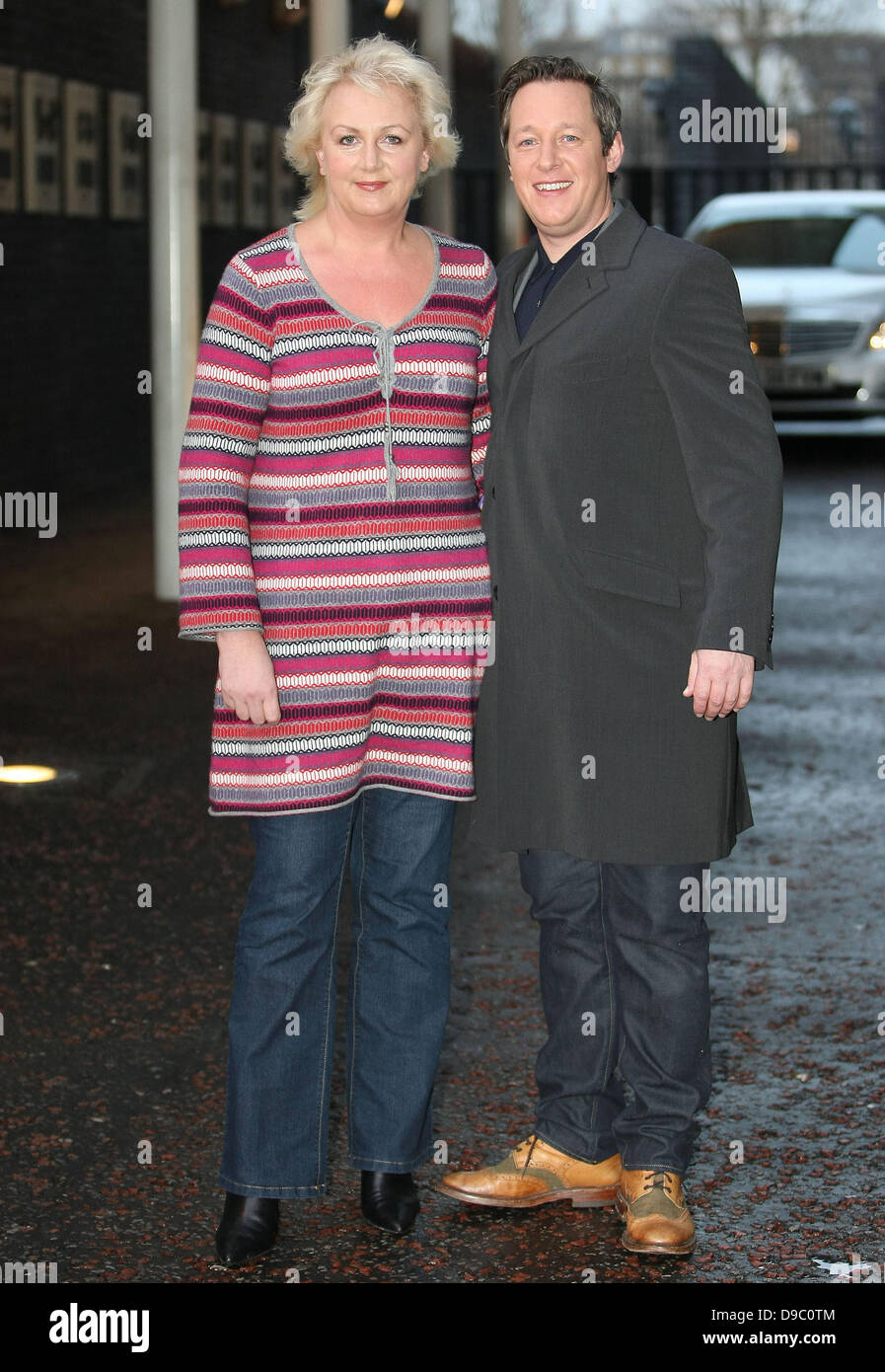 Sue Cleaver und Tony Hirst um die ITV Studios London, England - 25.01.12 Stockfoto