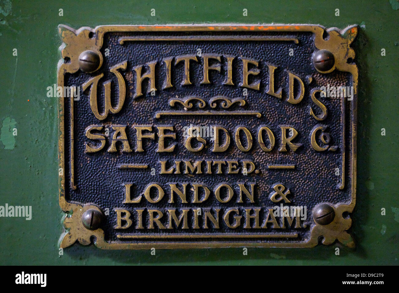 Gedenktafel an eine schwere Stahltür von Whitfields sicher und Tür Unternehmen gemacht Stockfoto
