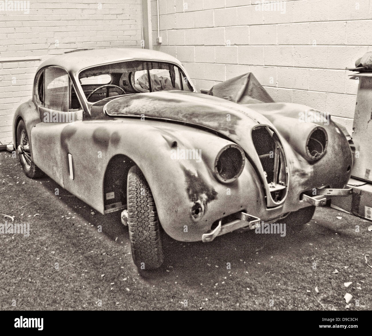 Jaguar XK140 Oldtimer Restaurierung Garage britischen Reparatur mechanische Qualität schöne wiederherstellen Fixed Head Coupé Stockfoto