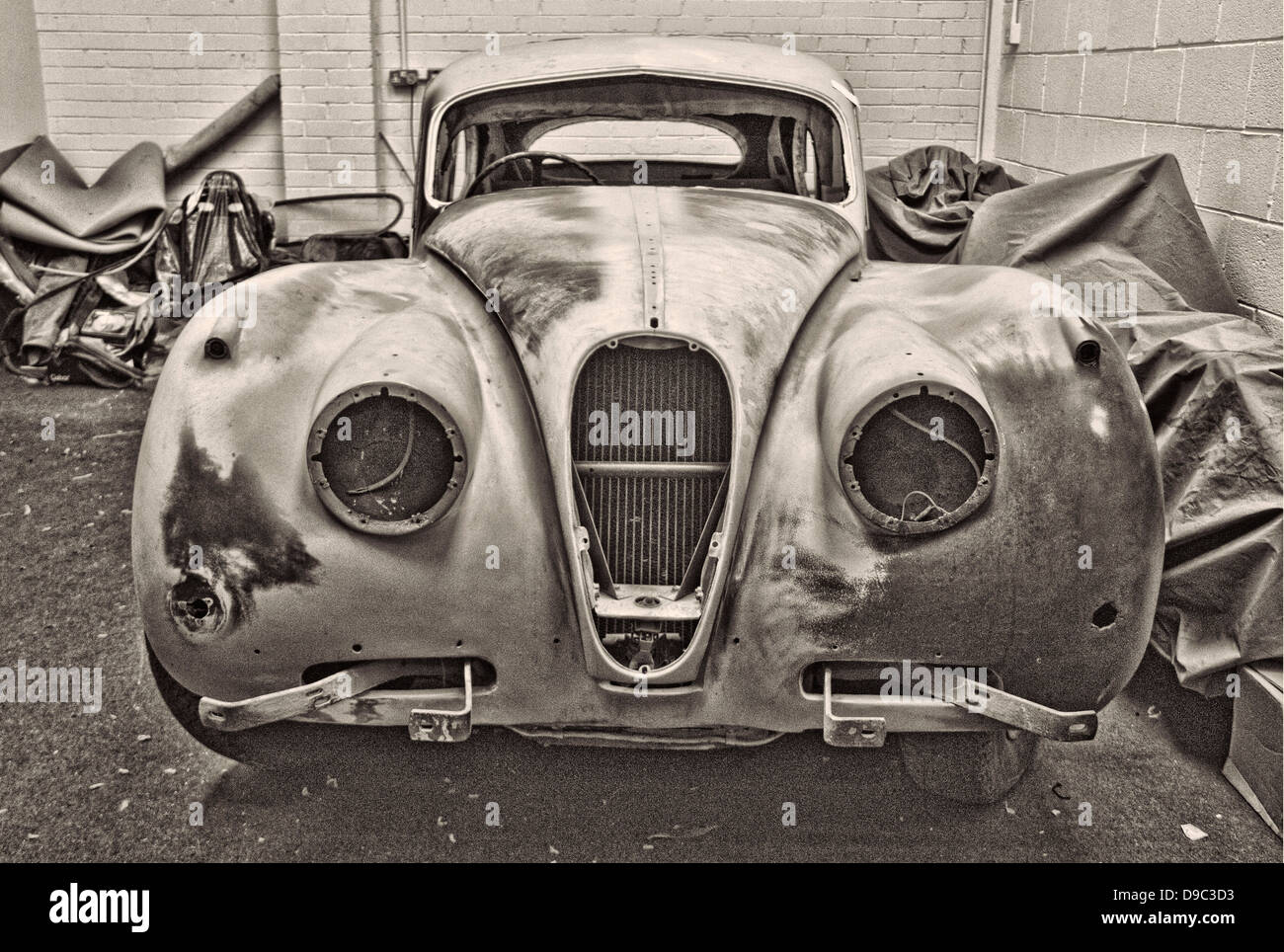 Jaguar XK140 Oldtimer Restaurierung Garage britischen Reparatur mechanische Qualität schöne wiederherstellen Fixed Head Coupé Stockfoto