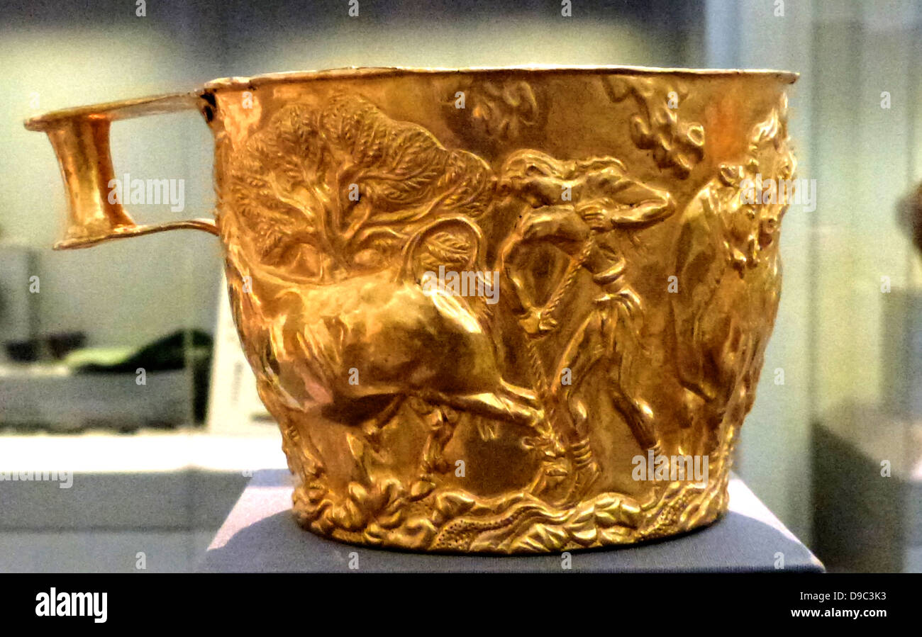 Gold Cup mit reichen Spirale Dekoration, in der Welle Grab V, Grab Kreis ein, Mykene gefunden. 1600-1500 v. Chr.. Nationale Archäologische Museum, Athen. Stockfoto