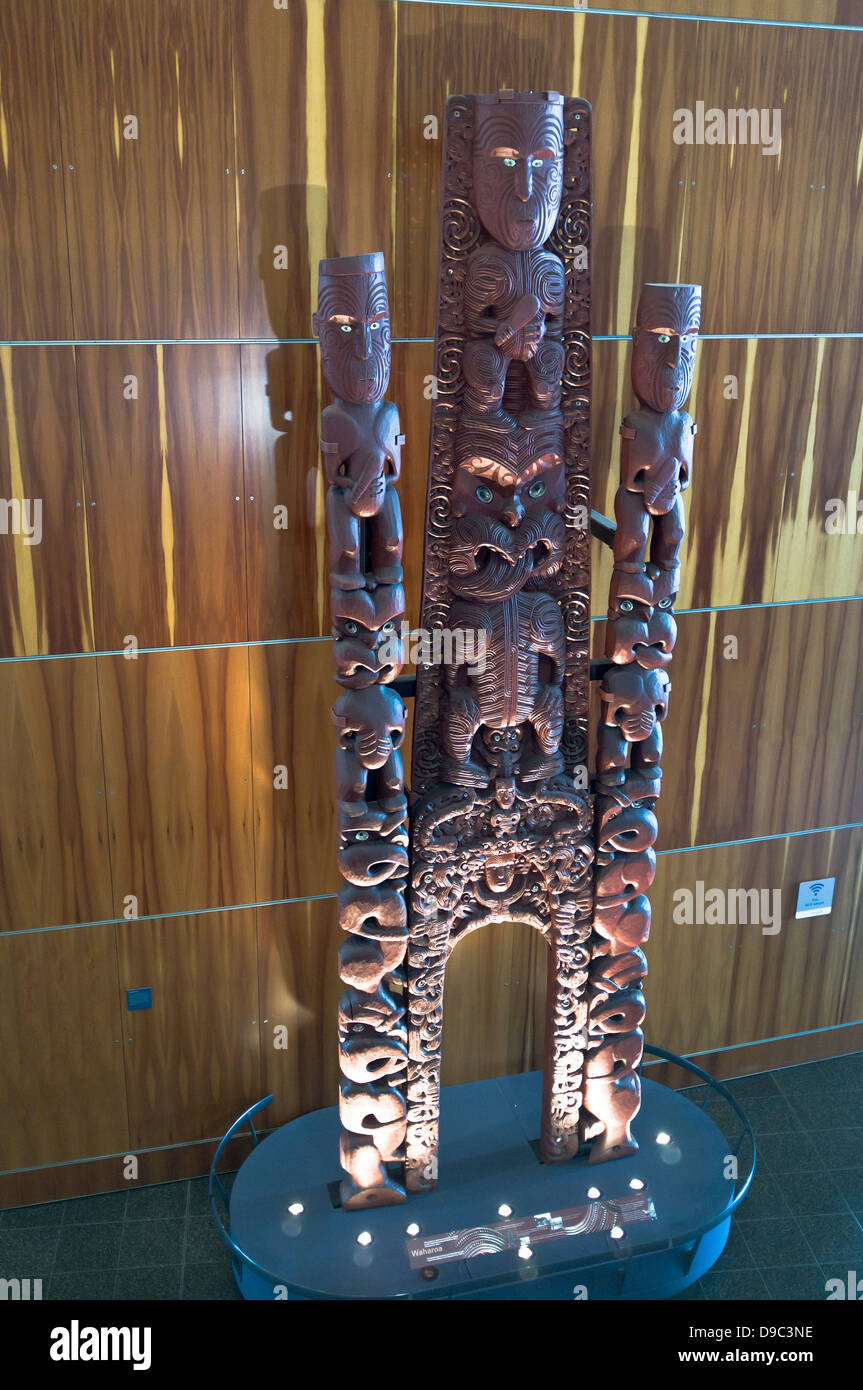 dh WELLINGTON NEUSEELAND Neuseeland Maori Gateway Schnitzerei Display Ausstellung geschnitzte Holzkultur Stockfoto