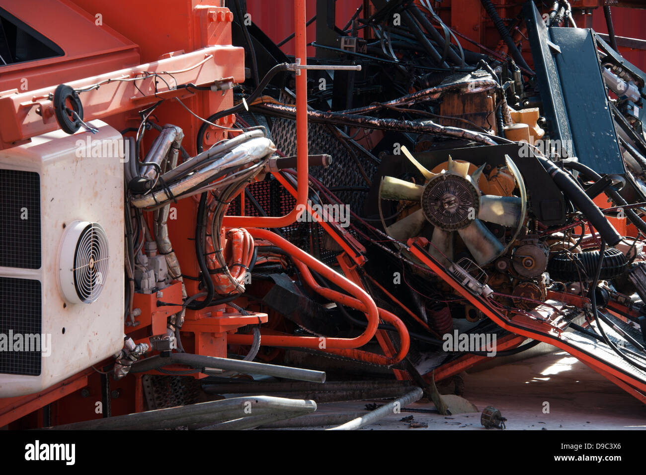 Zerkleinerte Industriemaschinen Dieselmotor Unfall abgestürzt Stockfoto