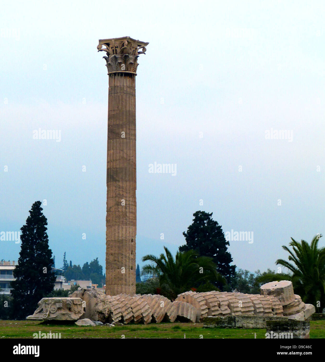 Der Tempel des Olympischen Zeus, auch als das olympieion oder Spalten des Olympischen Zeus bekannt, ist eine kolossale zerstörten Tempels im Zentrum der griechischen Hauptstadt Athen, die Zeus, König der Olympischen Götter geweiht war. Der Bau begann im 6. Jahrhundert v. Chr. während der Herrschaft der Athenischen Tyrannen Stockfoto