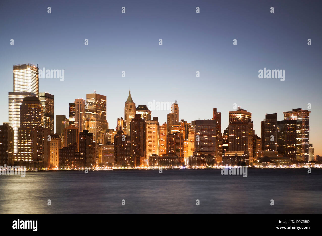 Skyline von Manhattan in der Dämmerung, New York City, USA Stockfoto