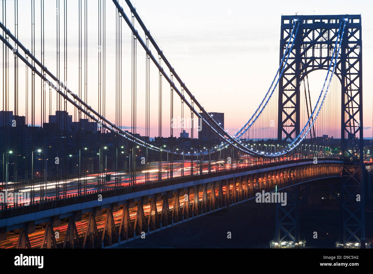 Fließenden Verkehr auf George Washington Bridge, New York City, USA Stockfoto