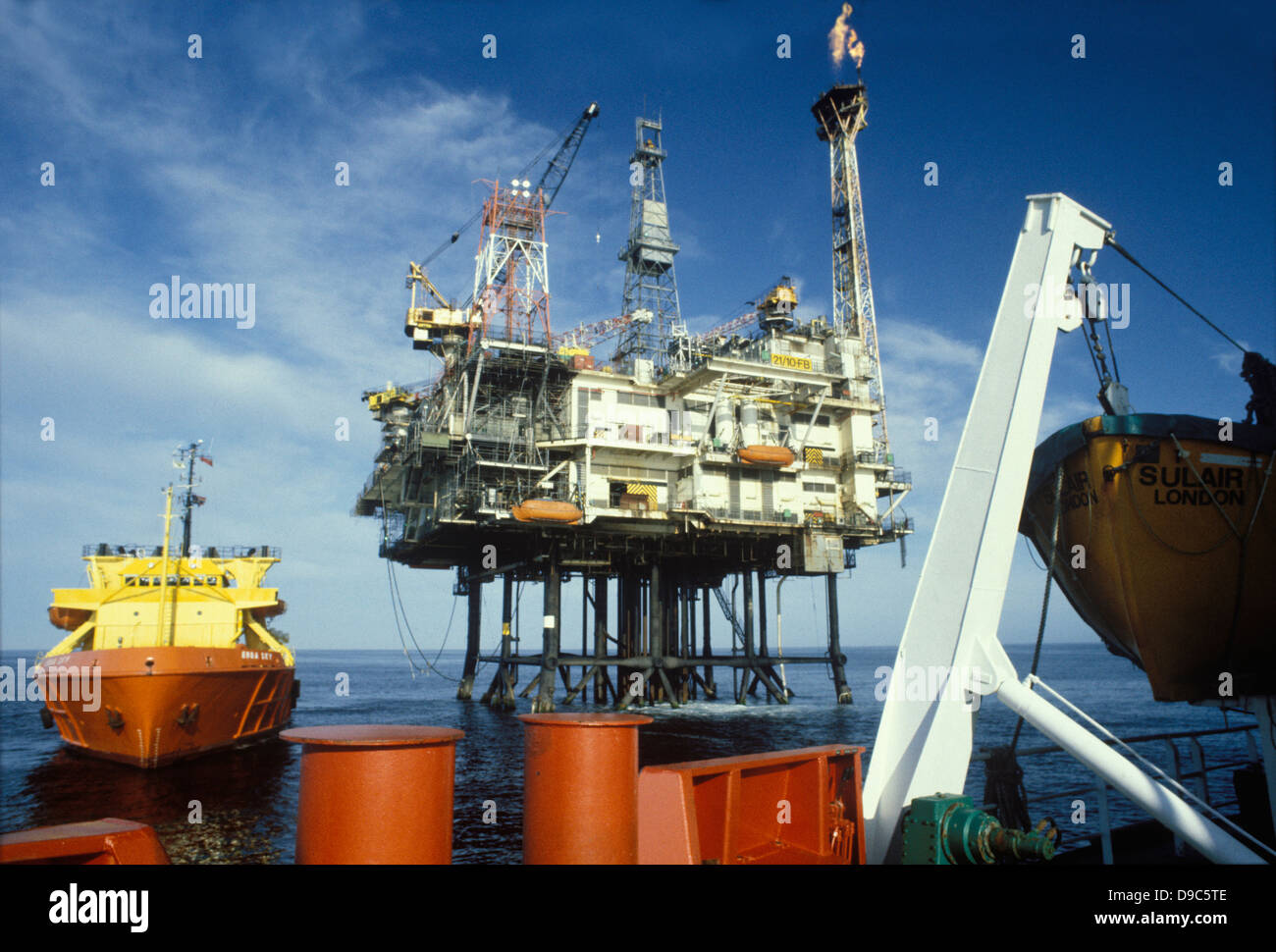 Vierziger Jahre Feld, Versorgung Boot & vierziger Jahre Bravo Stockfoto