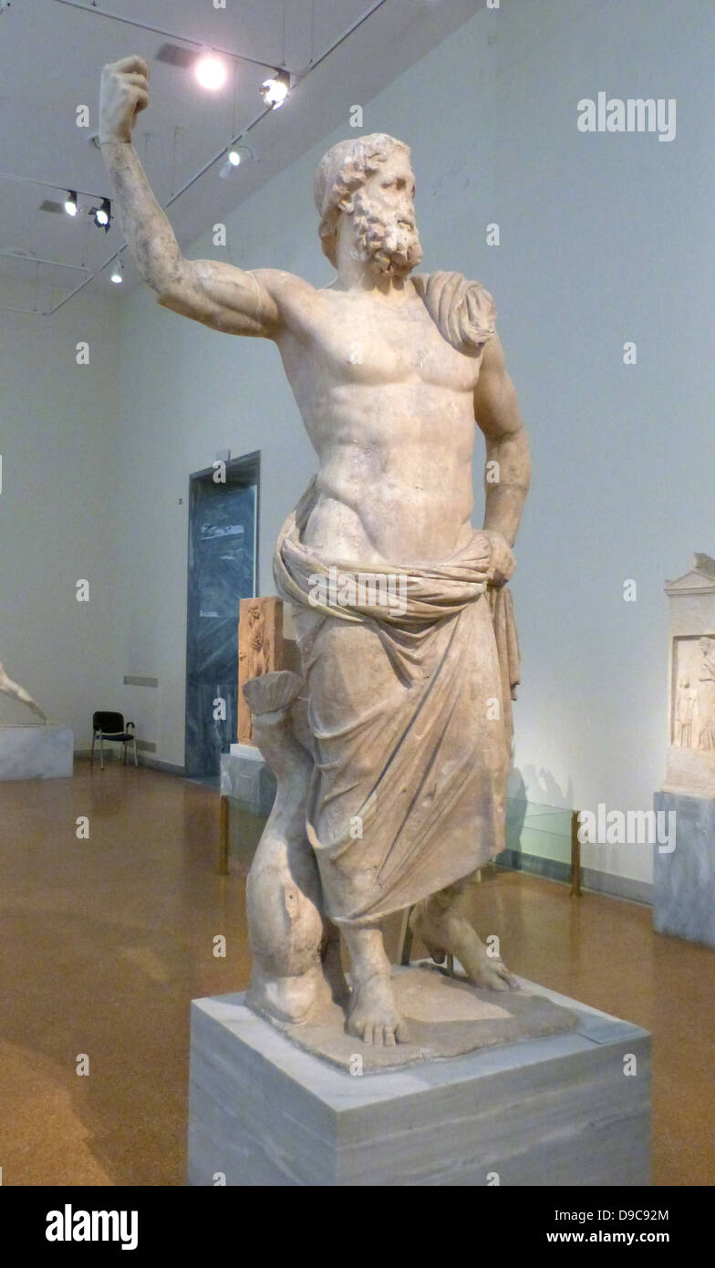 Statue von Poseidon aus parischem Marmor auf Milos zusammen mit der Statue von Amphitrite gefunden. In seiner erhobenen Rechten hand wird er hielt die Trident und neben seinem rechten Bein ist eine Unterstützung in Form eines Delfins haben. 125-100 v. Chr. Stockfoto