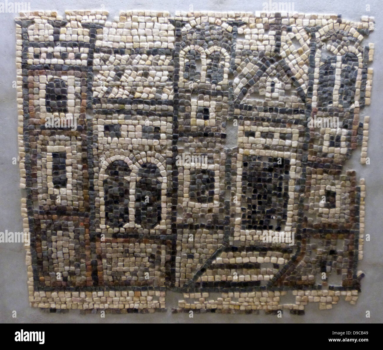 Fragment eines Mosaiks, Dekoration, der einen Kirche. Vergleichbare Darstellungen von Gebäuden mit realistischen morphologische und topographische Merkmale sind gut aus dem Mosaik gehwege von Syrien bekannt. Aus dem östlichen Mittelmeerraum, 5. und 6. Jahrhundert. Stockfoto