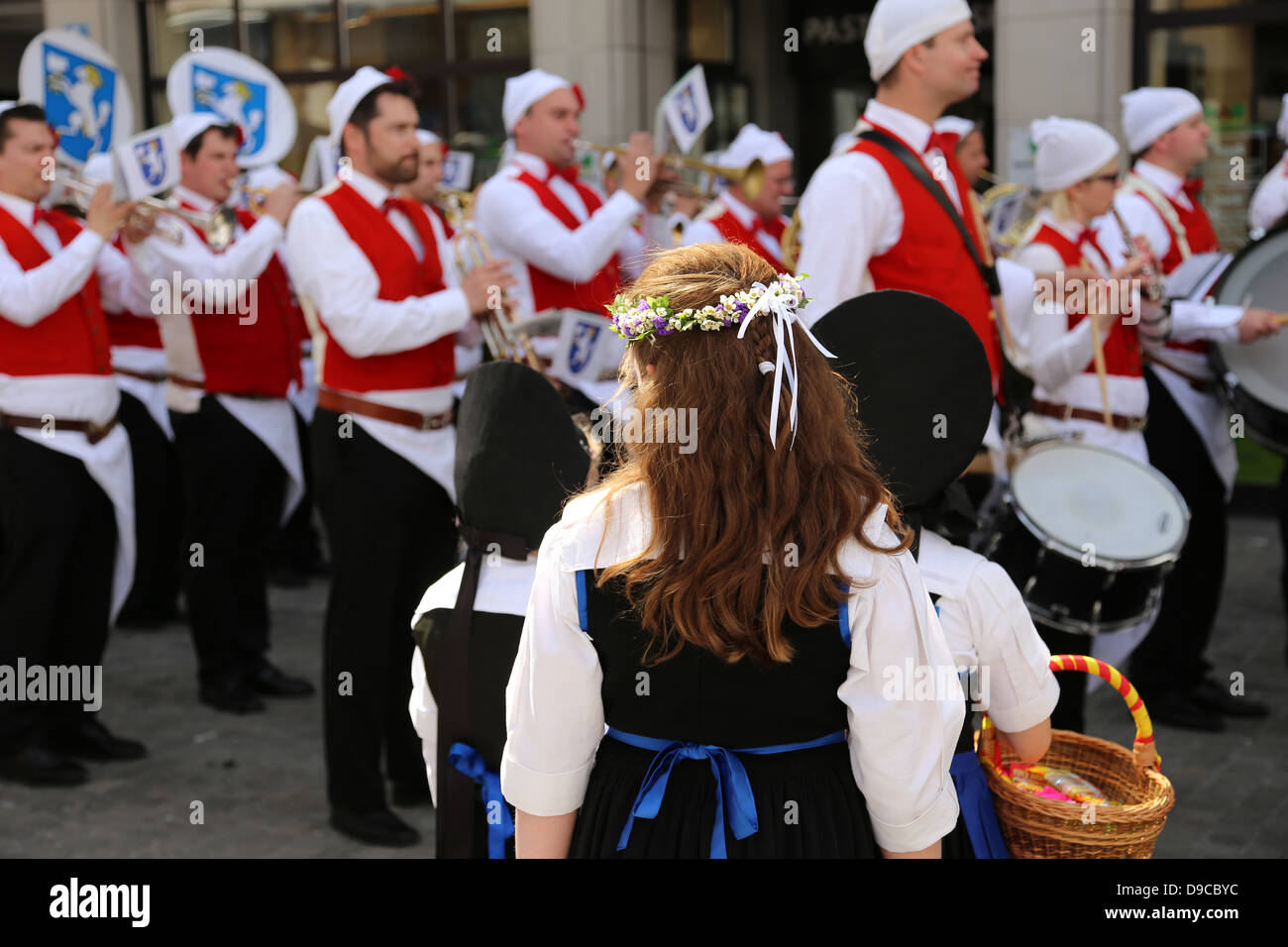 Zürich - APRIL 15: Teilnehmer des jährlichen Frühjahrs-Parade der Gilden - Fleischer Gilde (Zunft Zum Widder) am 15. April 2013. Stockfoto