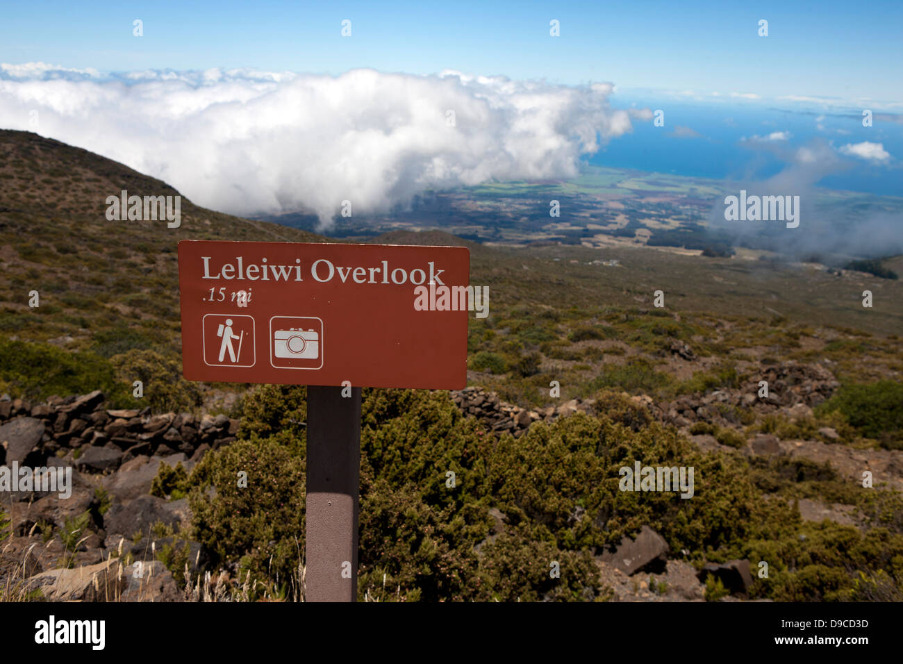Trail Marker Zeichen zu Leleiwi übersehen, Haleakala National Park, Maui, Hawaii, Vereinigte Staaten Stockfoto