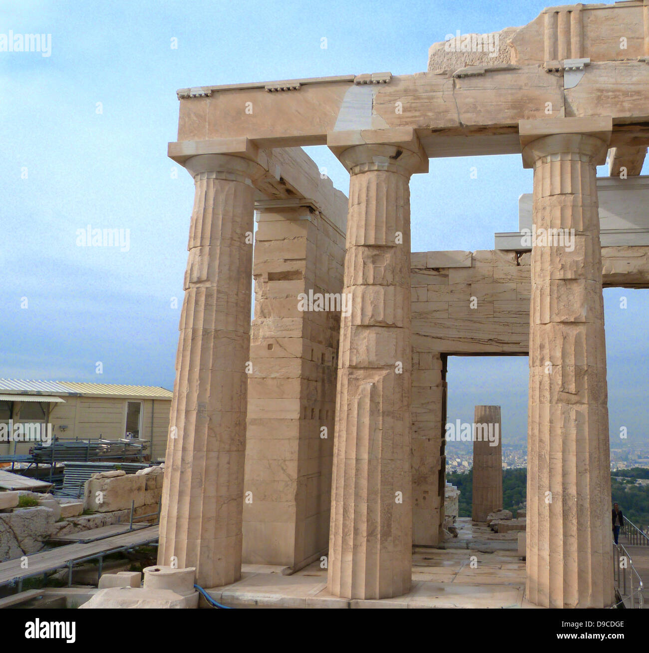 Der Parthenon Tempel auf der Athener Akropolis, Griechenland, gewidmet der griechischen Göttin Athene, denen die Menschen in Athen ihren jungfräulichen Schutzpatron betrachtet. Sein Bau begann in 447 v. Chr. die Athener Reich war auf dem Höhepunkt seiner Macht. Es wurde 438 v. Chr. abgeschlossen, obwohl Dekoration der Parthenon, bis 432 v. Chr. fort. Es ist das Wichtigste erhaltene Gebäude des klassischen Griechenland, Stockfoto