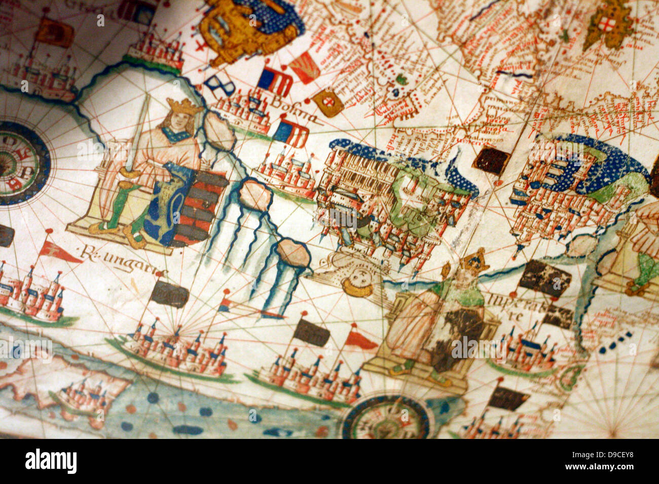 Süden (Oben) Blick auf eine Navigationshilfe, Karte von Europa und dem Nahen Osten von Jacopo Russo 1528, Messina. Sizilien. Übersicht Schweiz, Italien, Balkan und Ungarn Stockfoto