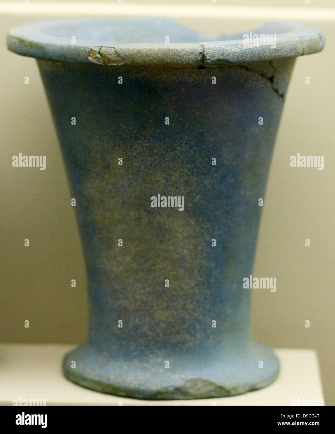 Vase mit ägyptischen blau (eine Substanz mit ähnlichen Eigenschaften zu Fayence. 18. Dynastie, ca. 1550-1300 v. Chr. Stockfoto