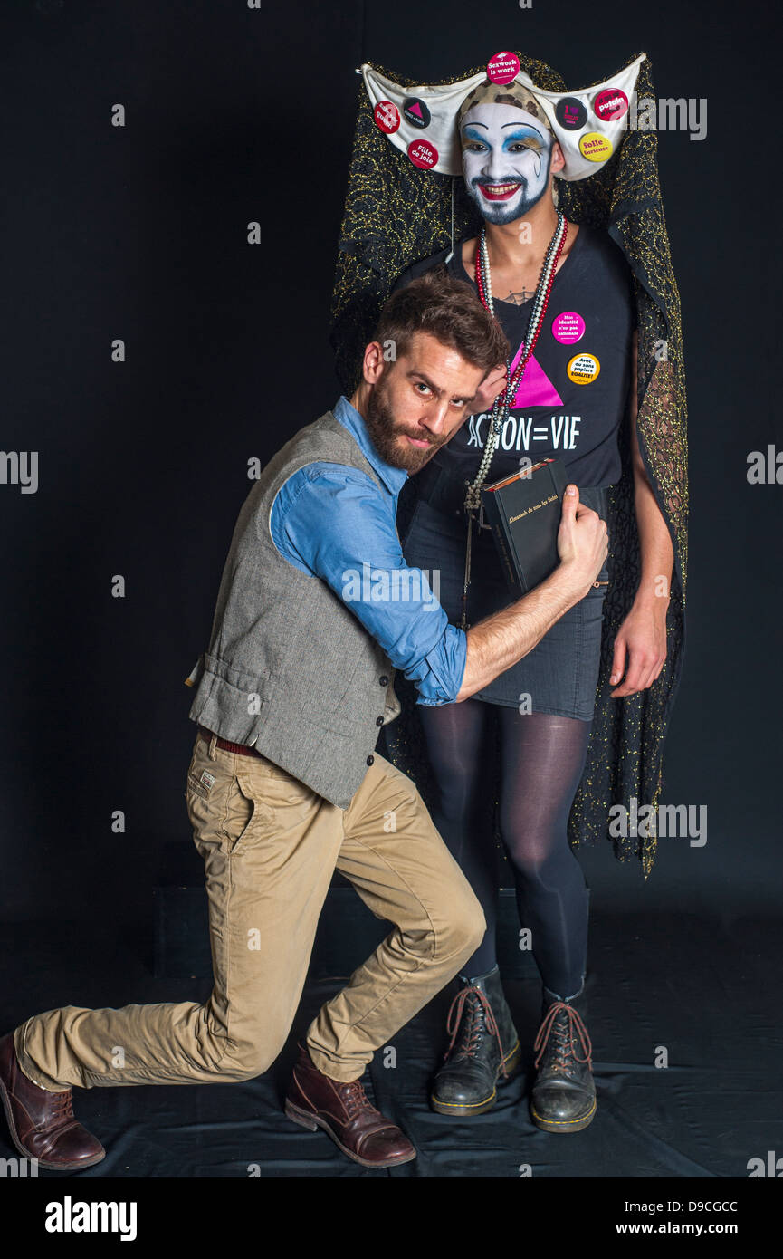 Paris, Frankreich, Portrait, französische AIDS-Aktivisten, Act Up Paris, Schwestern der ewigen Nachsicht, schwule Männer posieren, Transvestiten im Kostüm, seltsame Menschen ungewöhnlich Stockfoto