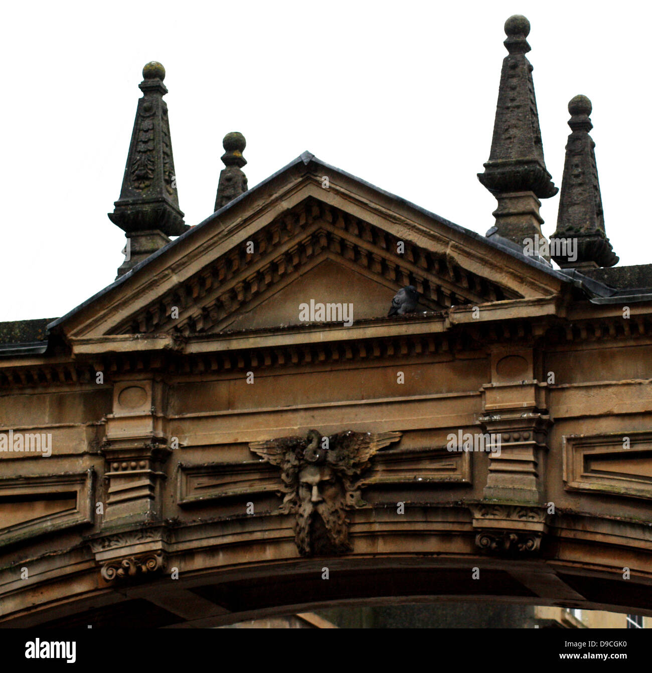Bogen Sie über ein Feature, das schmücken eines Gebäudes in Bath, England Stockfoto