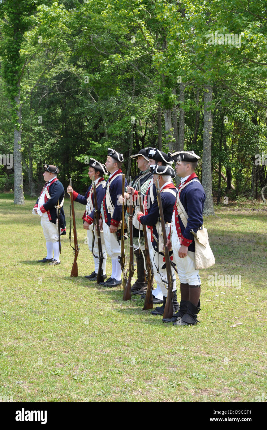 Ein amerikanischer revolutionärer Krieg Reenactment bei Cowpens nationaler Schlachtfeld. Stockfoto