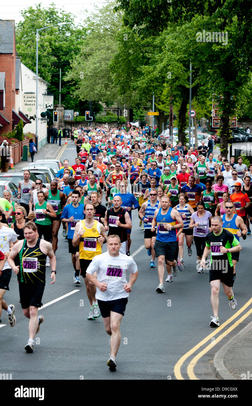 Zwei Schlösser verkehren zwischen Warwick und Kenilworth Burgen. Stockfoto