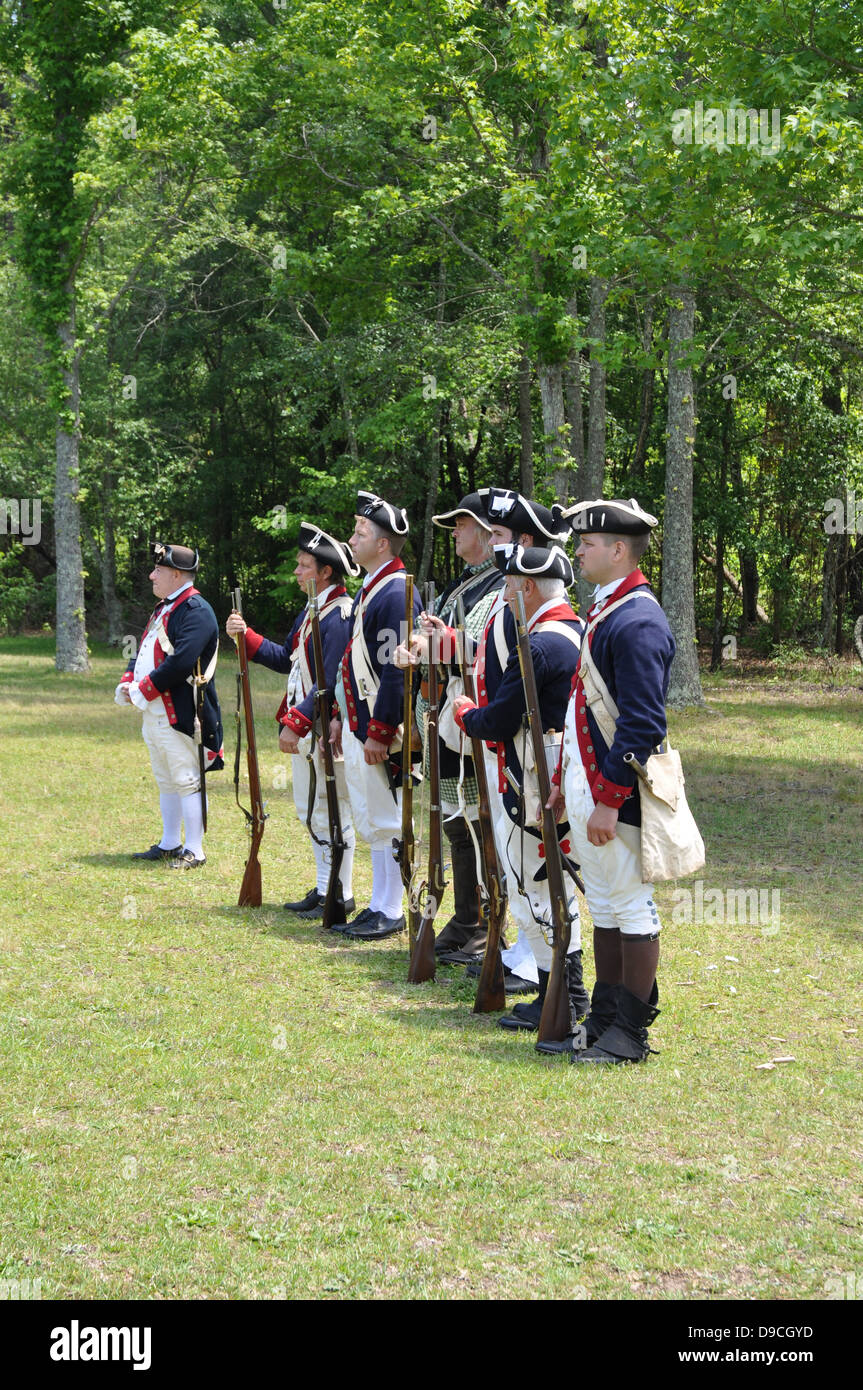 Ein amerikanischer revolutionärer Krieg Reenactment bei Cowpens nationaler Schlachtfeld. Stockfoto
