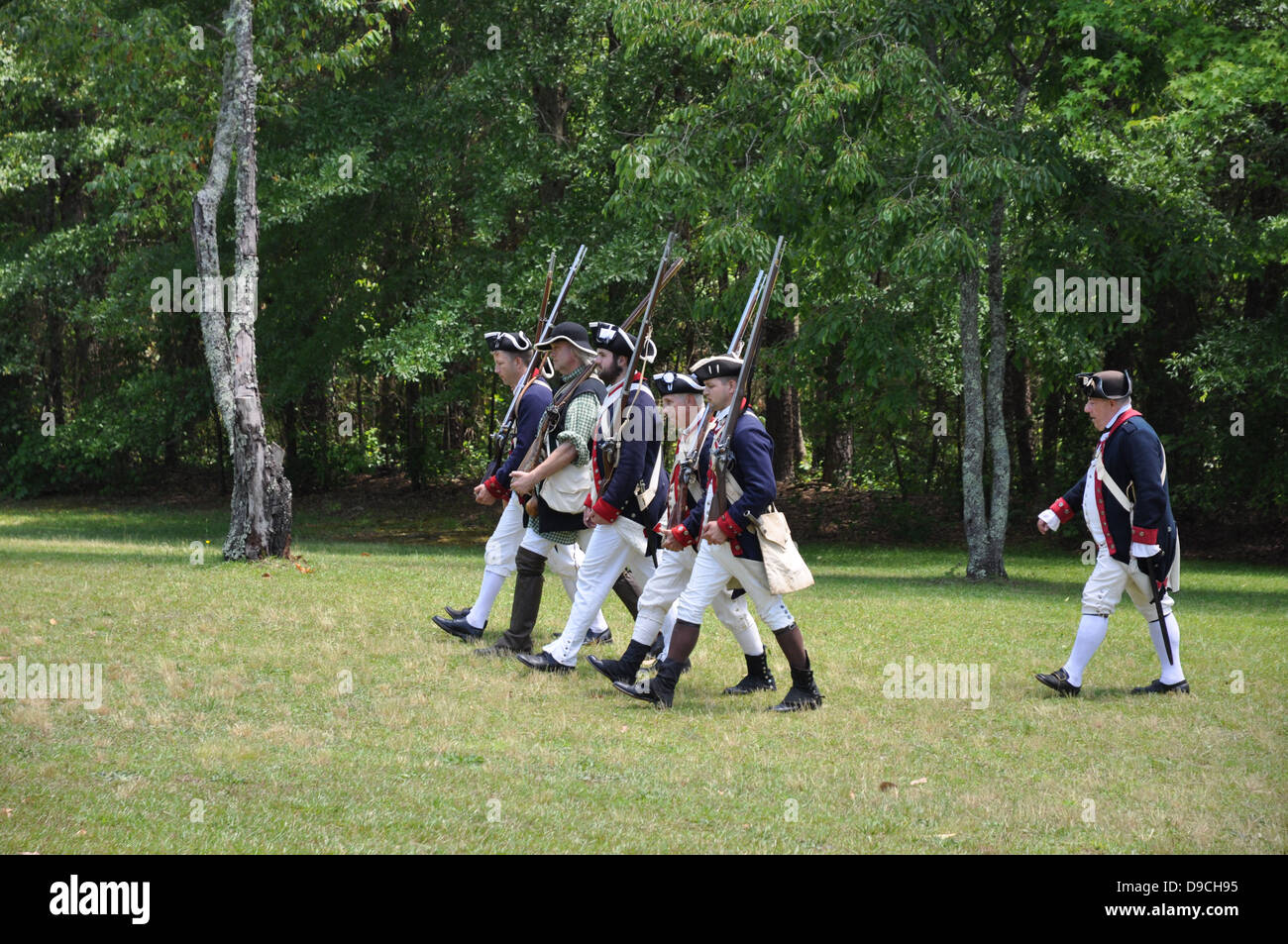 Ein amerikanischer revolutionärer Krieg Reenactment bei Cowpens nationaler Schlachtfeld. Stockfoto