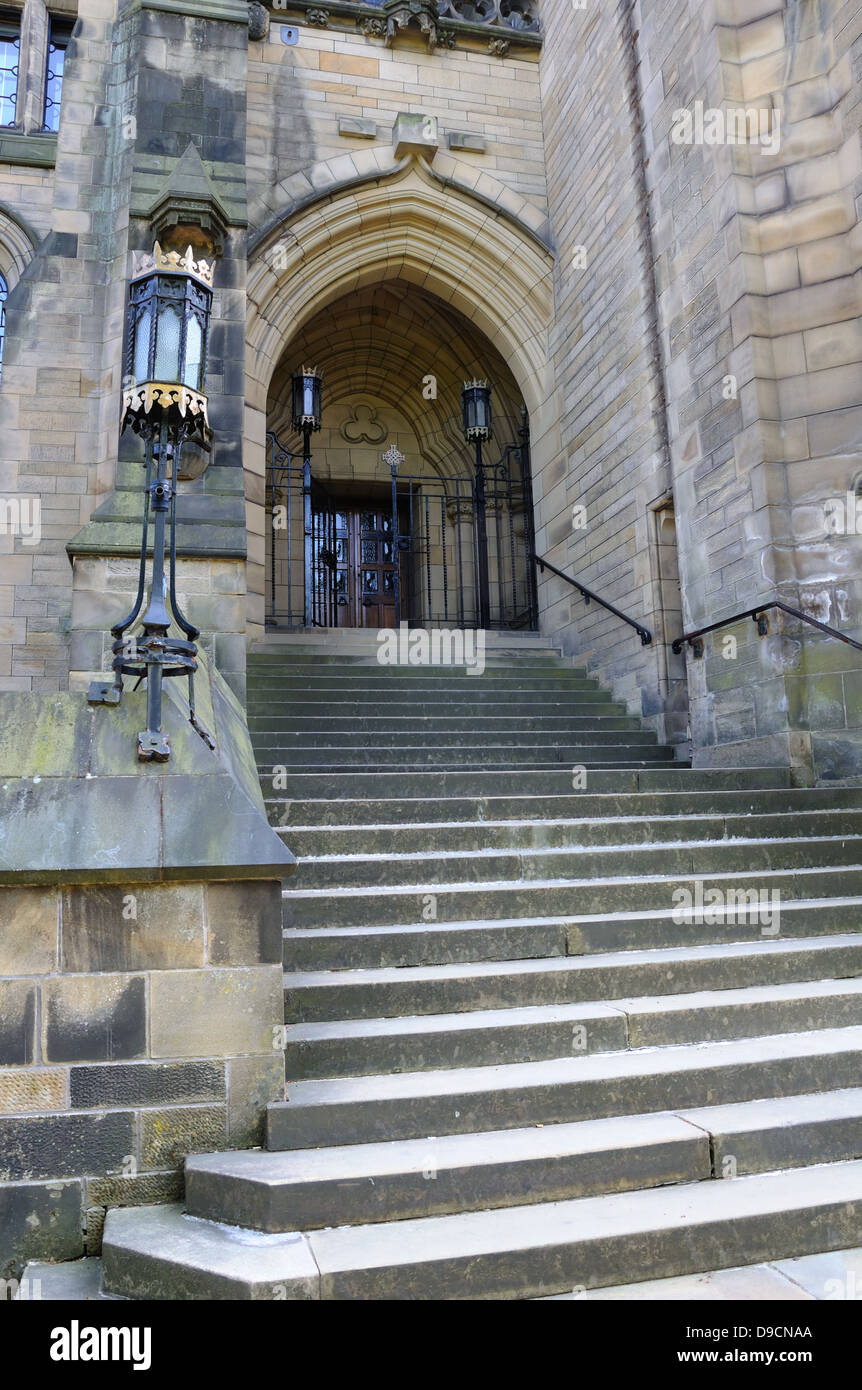 Universität Glasgow Kapelle Treppen und Torbogen Stockfoto