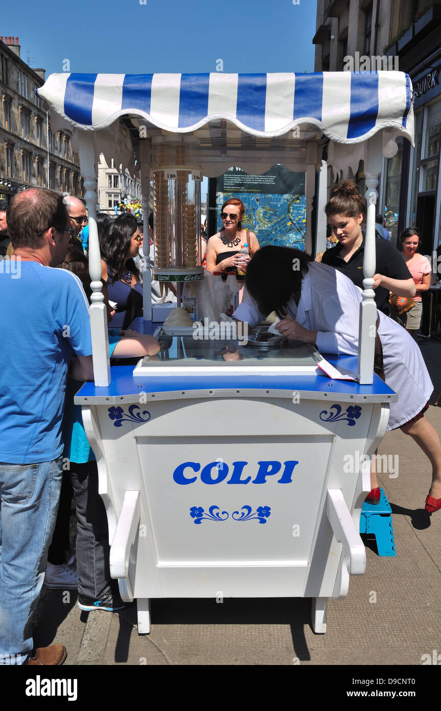 Italienischen Eisverkäufer an der West End Festival, Glasgow, Schottland, UK Stockfoto