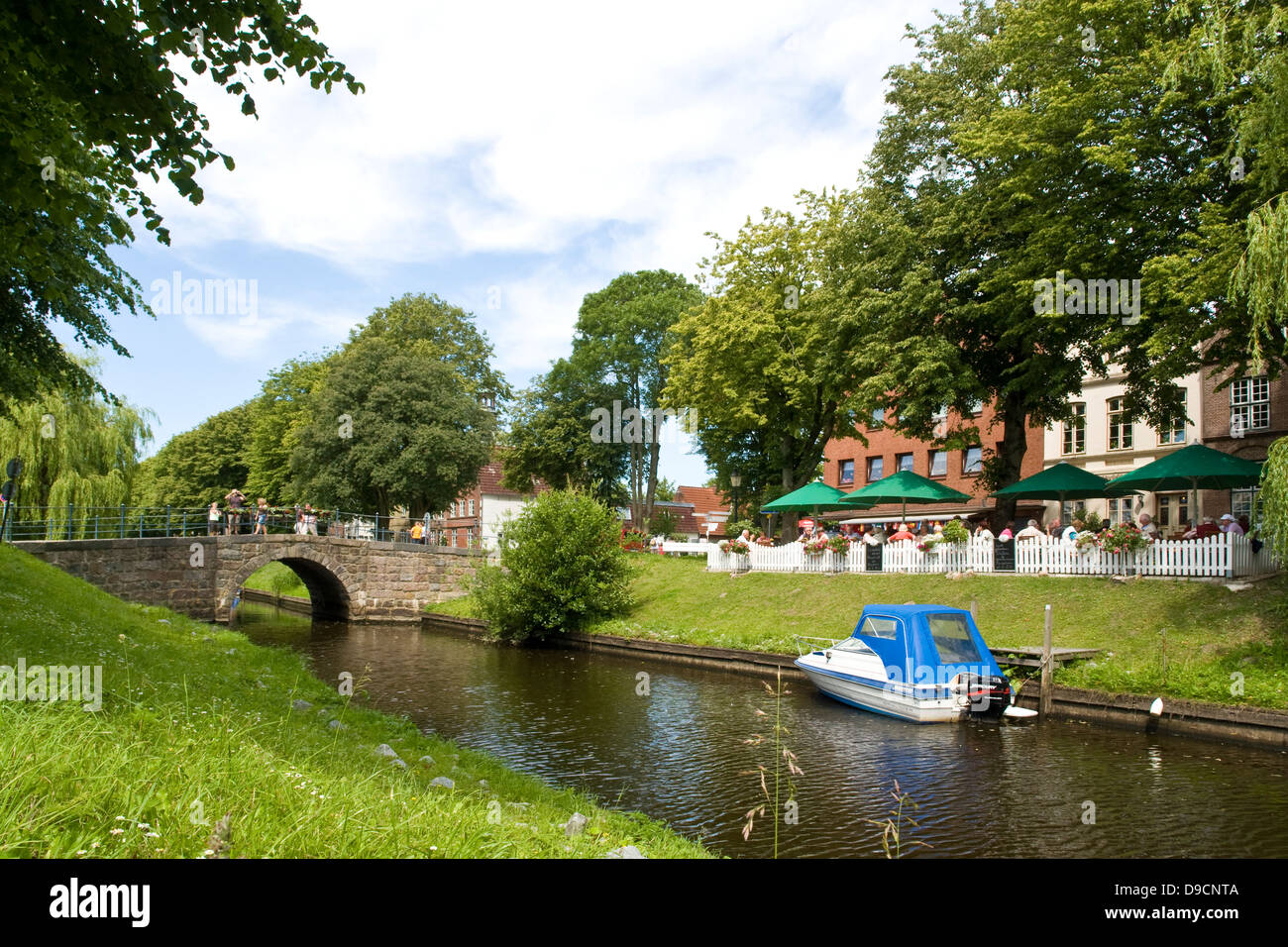 Idyllische Lage in einem Kanal in Friedrichs Stadt, idyllische Lage an einem Kanal in Friedrichstadt Stockfoto