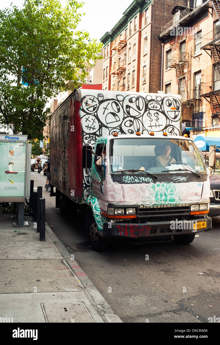 New York City, Lieferwagen mit Sprühfarbe Graffiti bedeckt Stockfoto